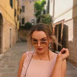 Meet your Posher, Abby